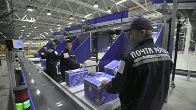 «Несут смертельную опасность»: депутат Милонов предложил запретить доставку посылок из Китая