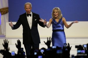 Доходы Барака Обамы продолжают стремительно падать