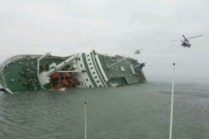 Премьер Южной Кореи ушел в отставку в связи с крушением парома