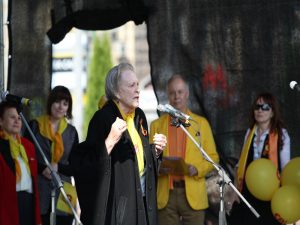 Народная артистка России, член бюро президиума Центрального совета СР Римма Маркова на митинге 1 мая 2014 года