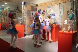 Фигуристки из первой смены Всероссийского спортивно-оздоровительного Центра в Музее спорта, ледовая арена "Шайба", Сочи. Фото: Катерина Ляуфер