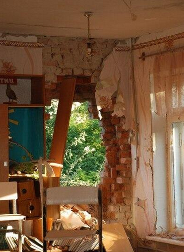 Разрушенное здание школы в Краматорске Разрушенное здание школы в Краматорске / фото из твиттера @Sloviansk