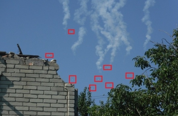 Парашютисты после крушения самолета/Фото УНИАН