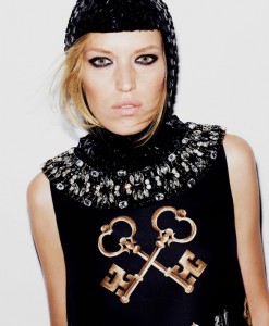 Dolce & Gabbana вдохновляется сериалом "Игра престолов" с вышитыми ключами.