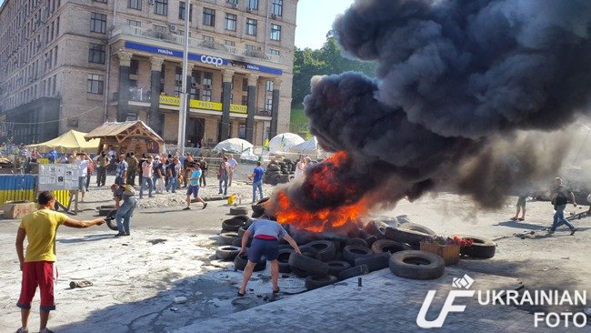 Периодетые в милицию титушки и ФСБ разгоняют прикинувшихся майдановцами титушек и ФСБ 3