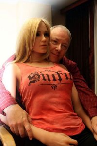 Секс -кукла может быть не только куклой, но и близким человеком