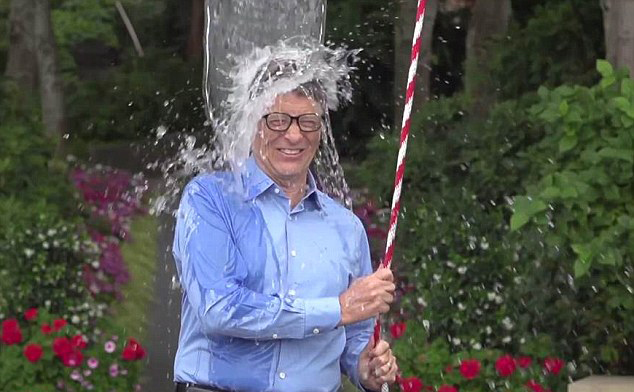 Билли Гейтс принимает участие во флешмобе