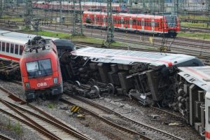 Эксклюзивные фото крушения поезда в Германии