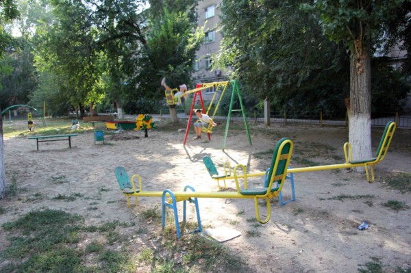 Новая небезопасная детская площадка от кандидата-единороса Руслана Шарифова