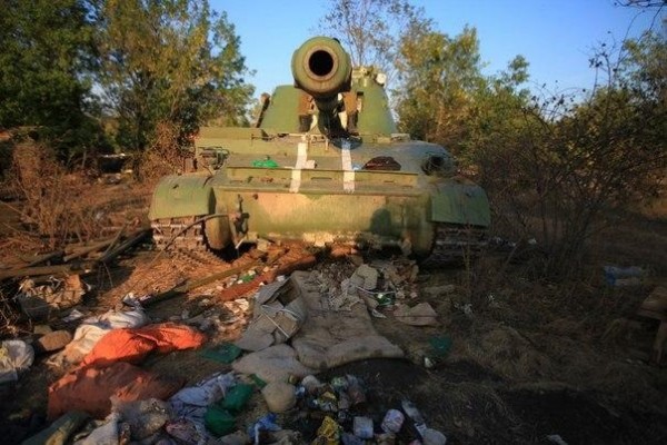 Украинские каратели отступая бросили вооружение и технику