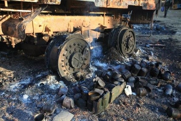 Украинские каратели отступая бросили вооружение и технику