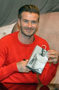 Бэкхем рекламирует свою марку трусов