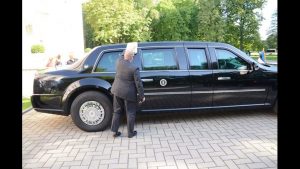 Служащие президентского дворца следили за тем, что лимузин Обамы неизменно блестел