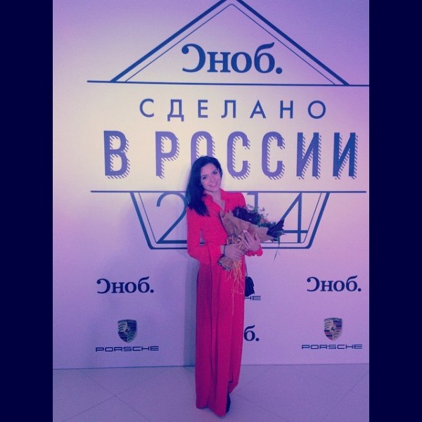на фото: Аделина Сотникова на премии "Сноб. Сделано в России".