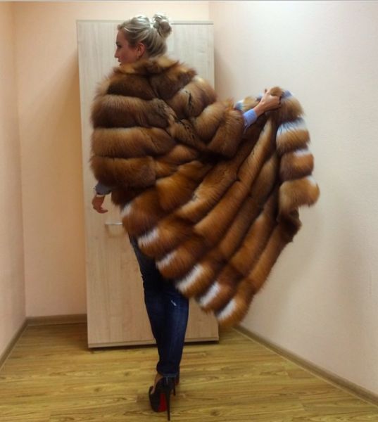 на фото: Новая шубка Ольги Бузовой