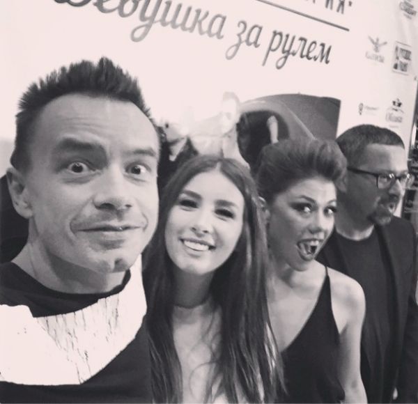 на фото: Кэти с группой "Дискотека Авария"