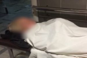 Выпрыгнув из окна третьего этажа, девушка переломала ноги и сильно ушиблась