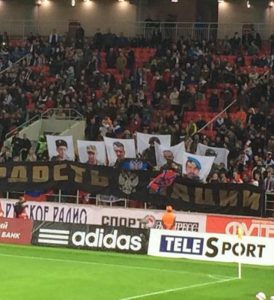 портреты лидеров ДНР и ЛНР на матче Россия-Молдавия