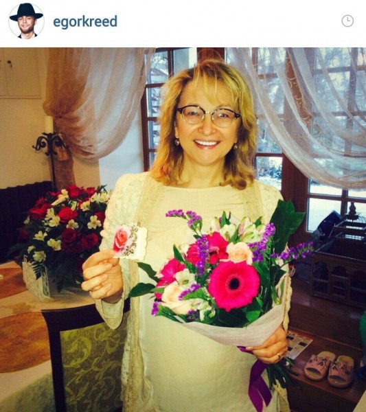 на фото: Мама певца Егора Крида