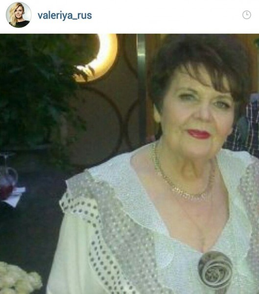 на фото: мама Валерии
