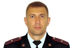 У погибшего полицейского остались жена и двое маленьких детей 7744161