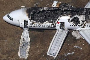 Asiana-Airlines-Boeing-777_crashed-_01