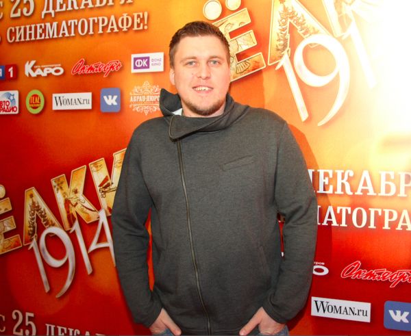 на фото: Незлобин