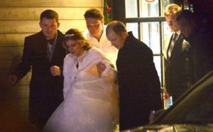 Мария Кириленко с мужем - бизнесменом Алексеем (крайний слева) (фото - Super.ru) Мария Кириленко с мужем - бизнесменом Алексеем (крайний слева)