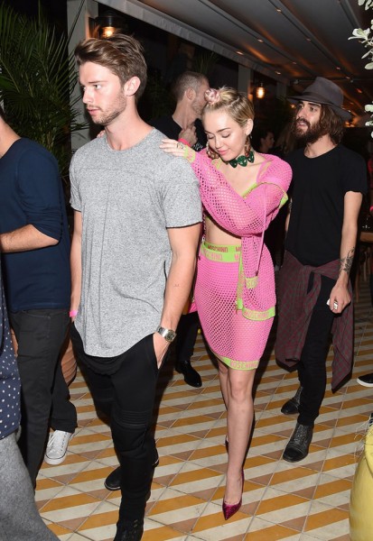 на фото: Патрик и Майли