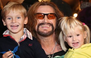 Никита Джигурда с сыном и дочерью