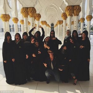 Фото Селены Гомес с коллегами музыкантами - Кендалл Дженнер, Gigi Хадид, Коди Симпсон и Шей Митчелл