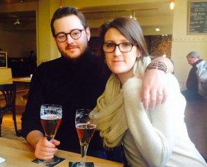 Генетический мужчина по имени Холли нашла мужа и родила ему близняшек.