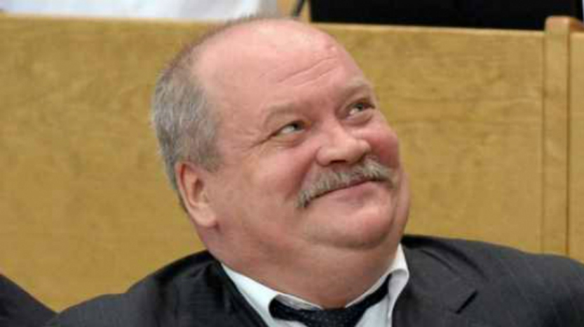Депутат Госдумы застрял в танке на выставке Zotov