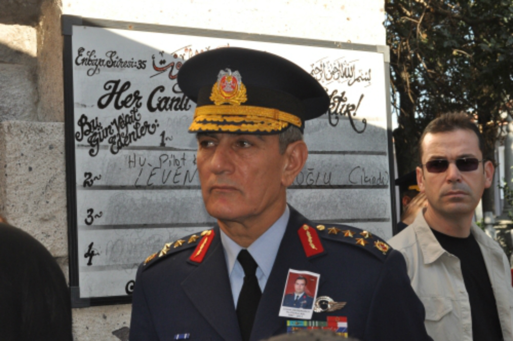 Генерал Акин Озтюрк