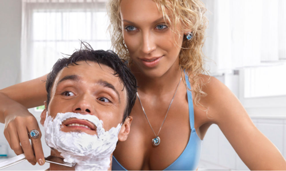 Woman shaving men