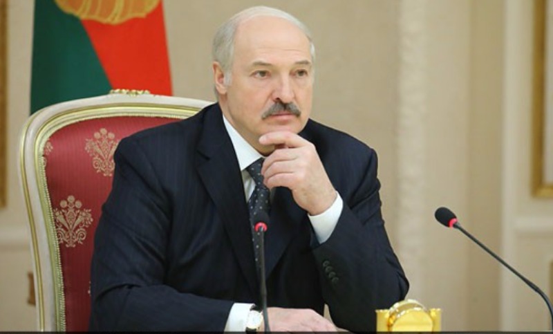 "Жрать что будем?": Лукашенко просто объяснил отказ от карантина