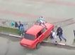 В Сети появилось видео наезда пьяного лихача на девушек в Балабаново