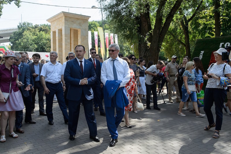 по тексту (2)