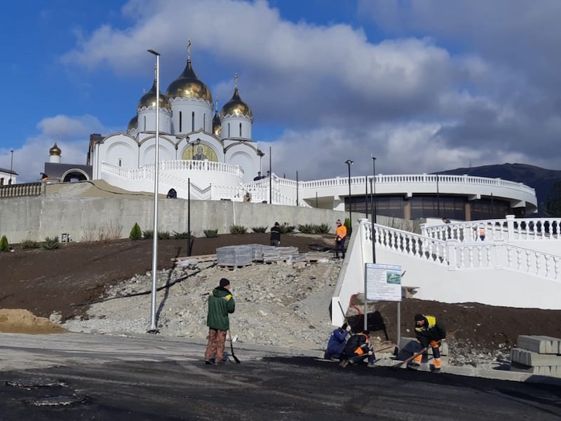 Андреевский парк в Геленджике объявили отремонтированным несмотря на незаконченные работы