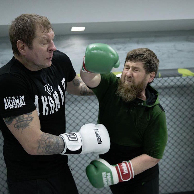 Александр Емельяненко выложил фотографии жесткого боя с Рамзаном Кадыровым