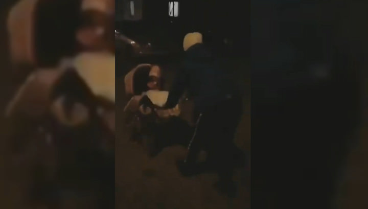В Калининграде пьяная бабушка несколько раз выронила ребёнка из коляски