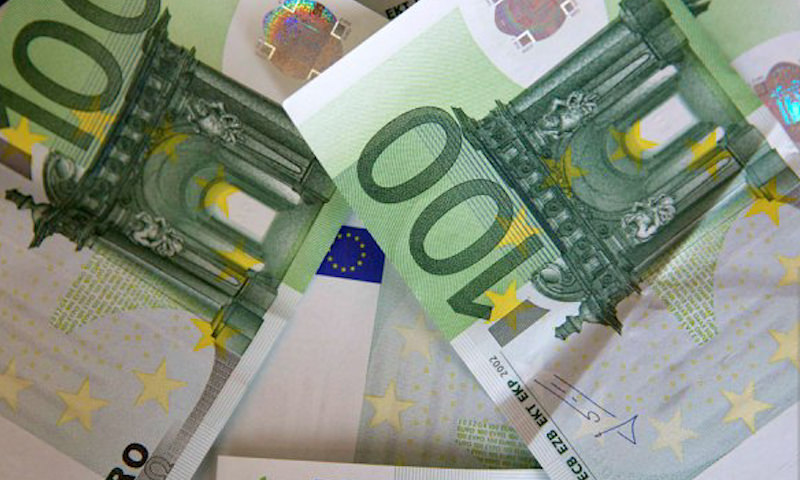 Курс доллара перевалил за 68 рублей, евро — за 77 рублей
