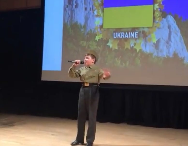 Украинского сироту затравили за спетую в Лондоне «Смуглянку»