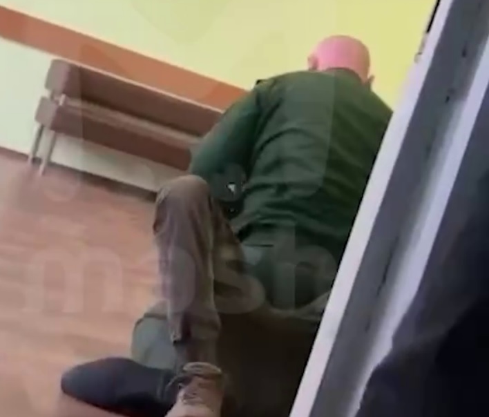 В Москве учитель кадетского класса избил школьника из-за прически