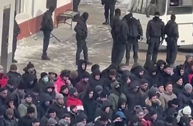 В Екатеринбурге полиция провела рейд в мечети во время намаза
