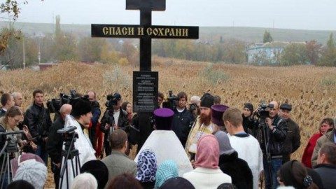Панихида по погибшим в теракте проходит в Волгограде 