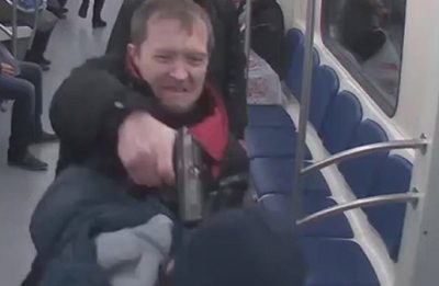 Двое пассажиров в метро расстреляли гражданина Дагестана 