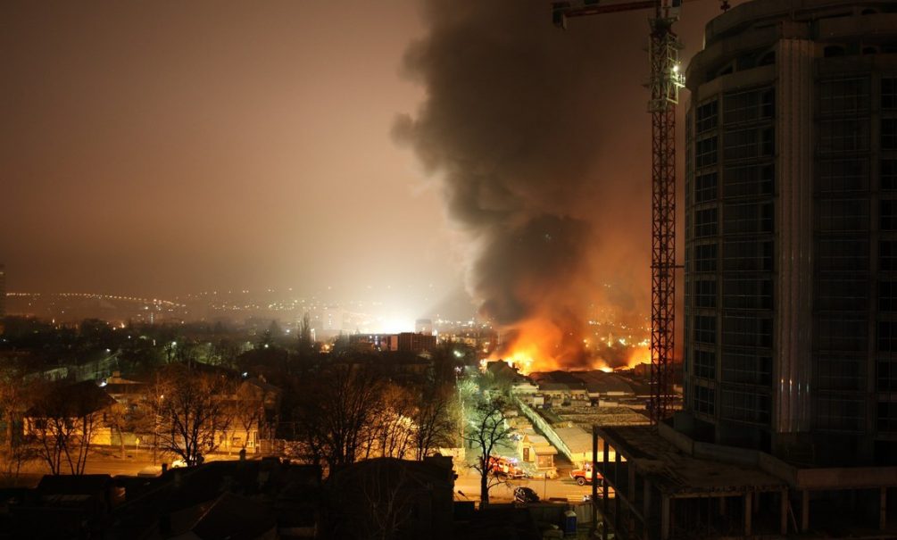 Фотографии сгоревшего в Пятигорске Верхнего рынка 