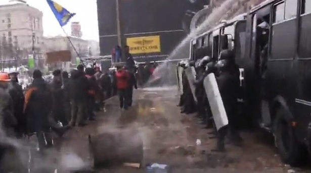 Украина: ночной штурм «Евромайдана» или зачистка дорог? 