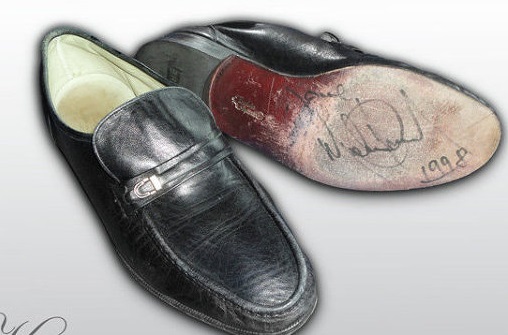 Туфли Майкла Джексона проданы на аукционе 